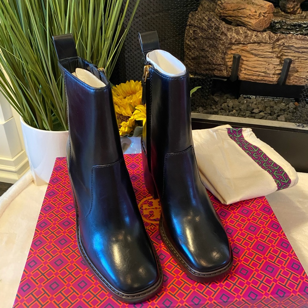 🔥SALE🔥TORY BURCH HEELED ANKLE BOOT - Picture 6 of 7